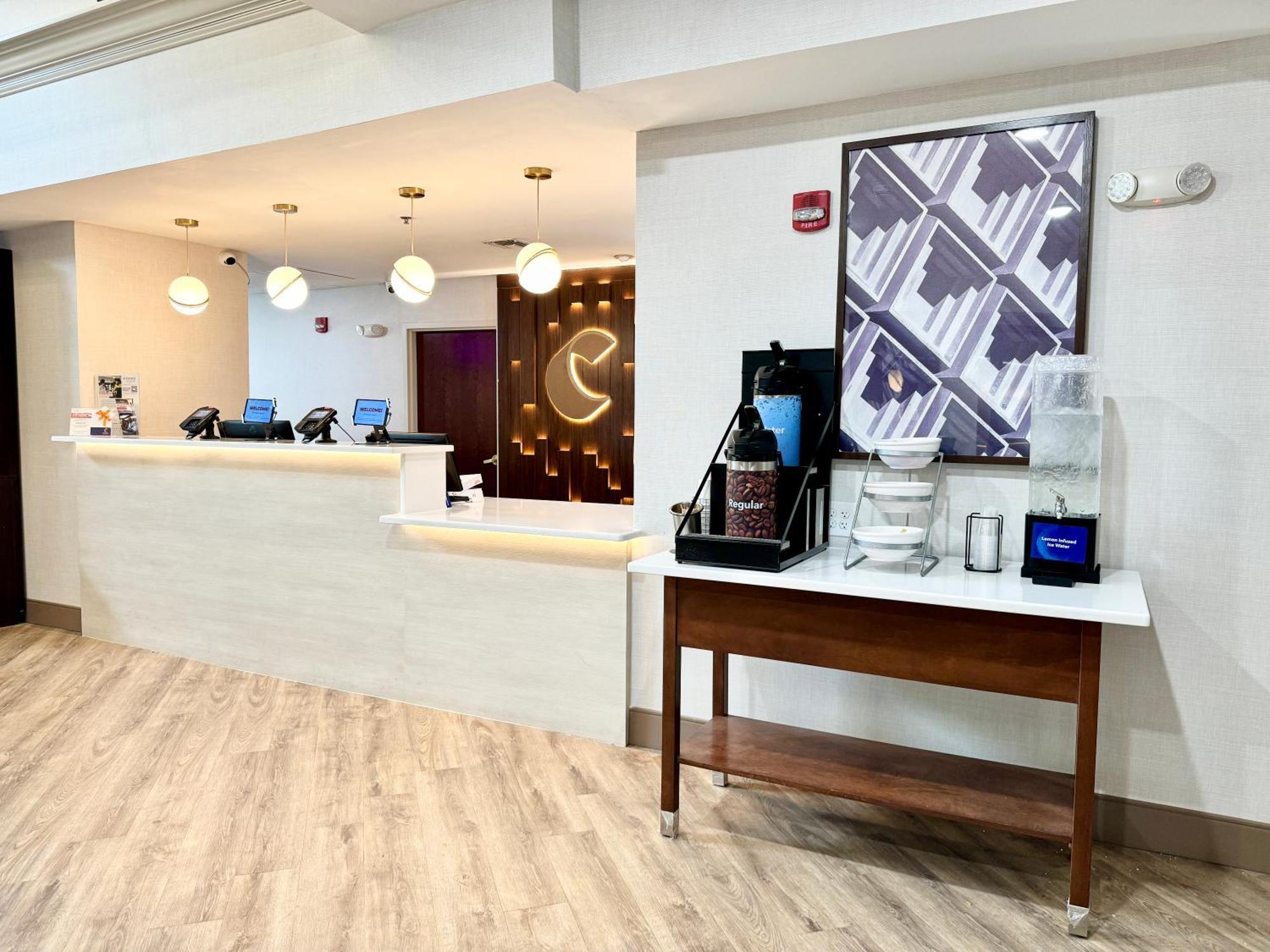 Comfort Suites East Brunswick - South River Eksteriør billede