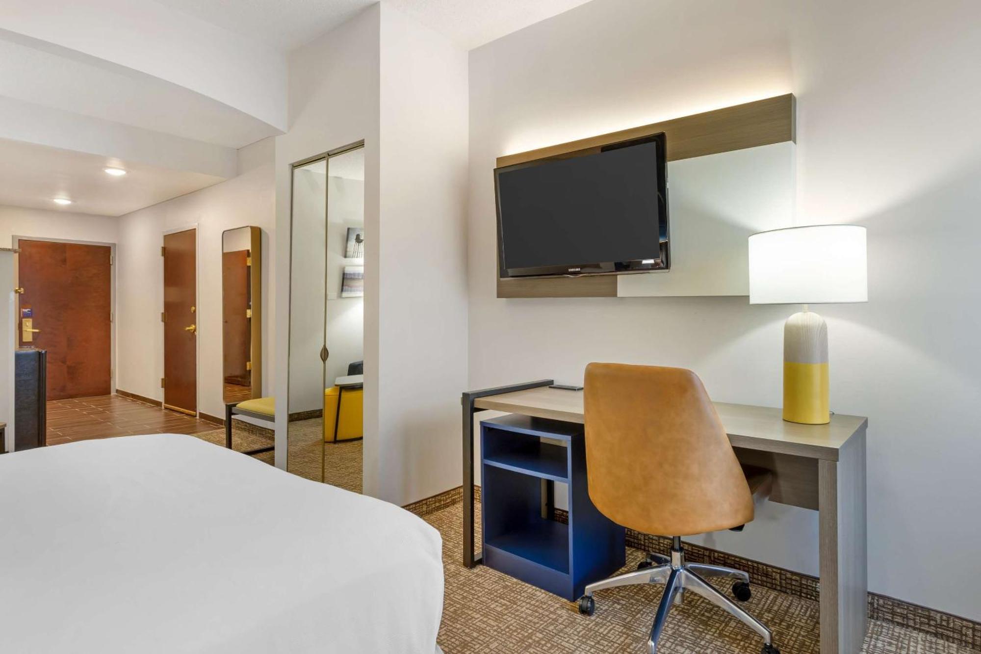 Comfort Suites East Brunswick - South River Eksteriør billede