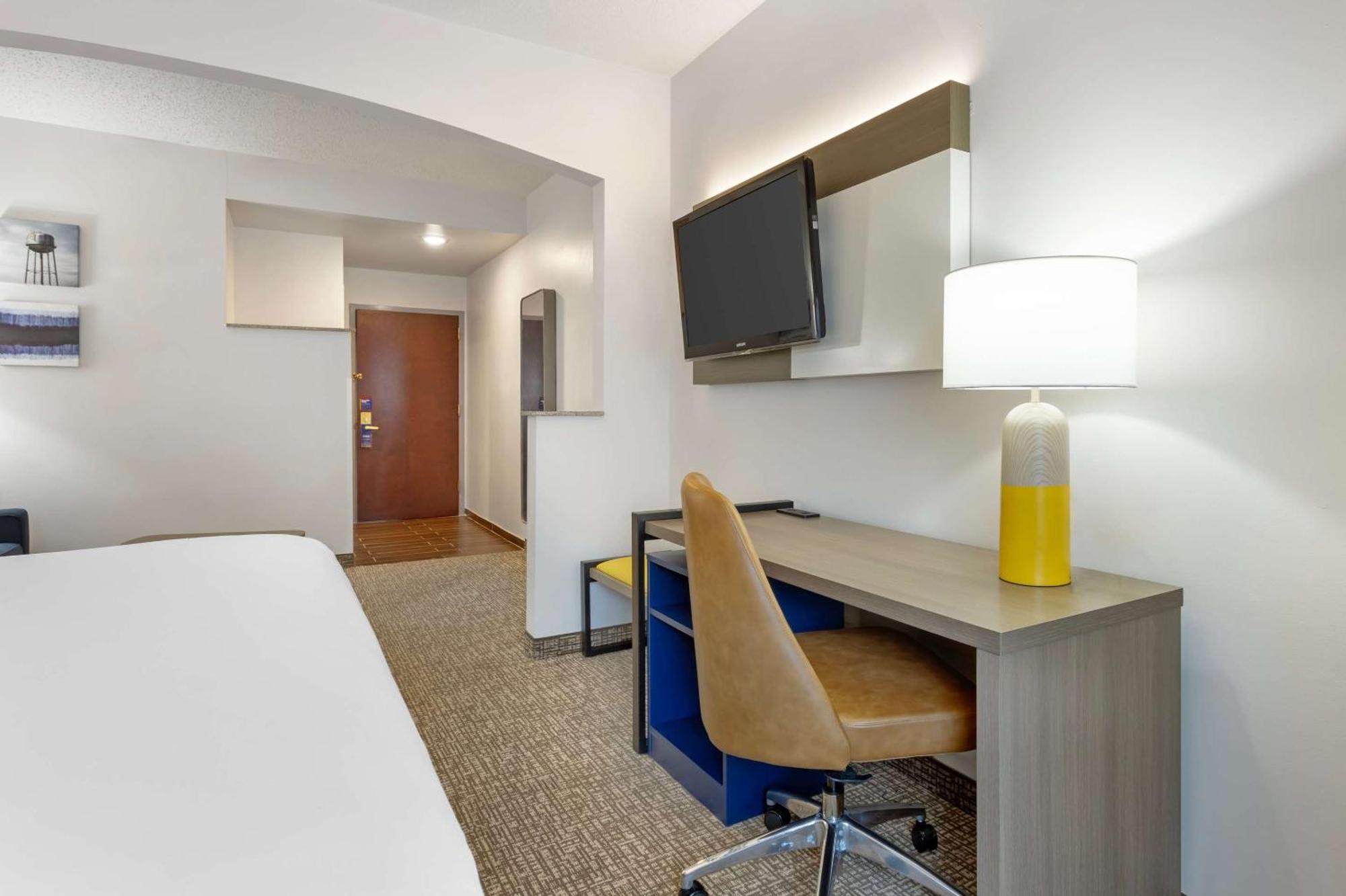 Comfort Suites East Brunswick - South River Eksteriør billede