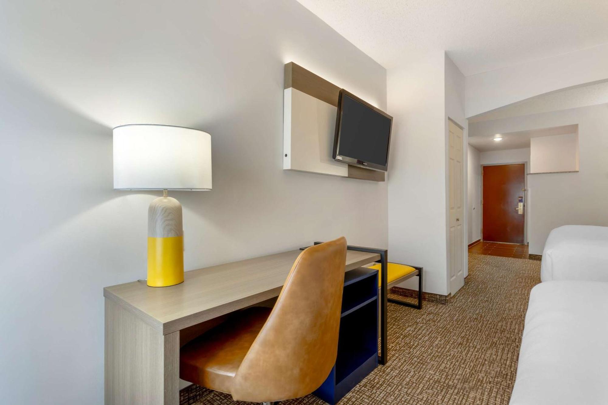 Comfort Suites East Brunswick - South River Eksteriør billede