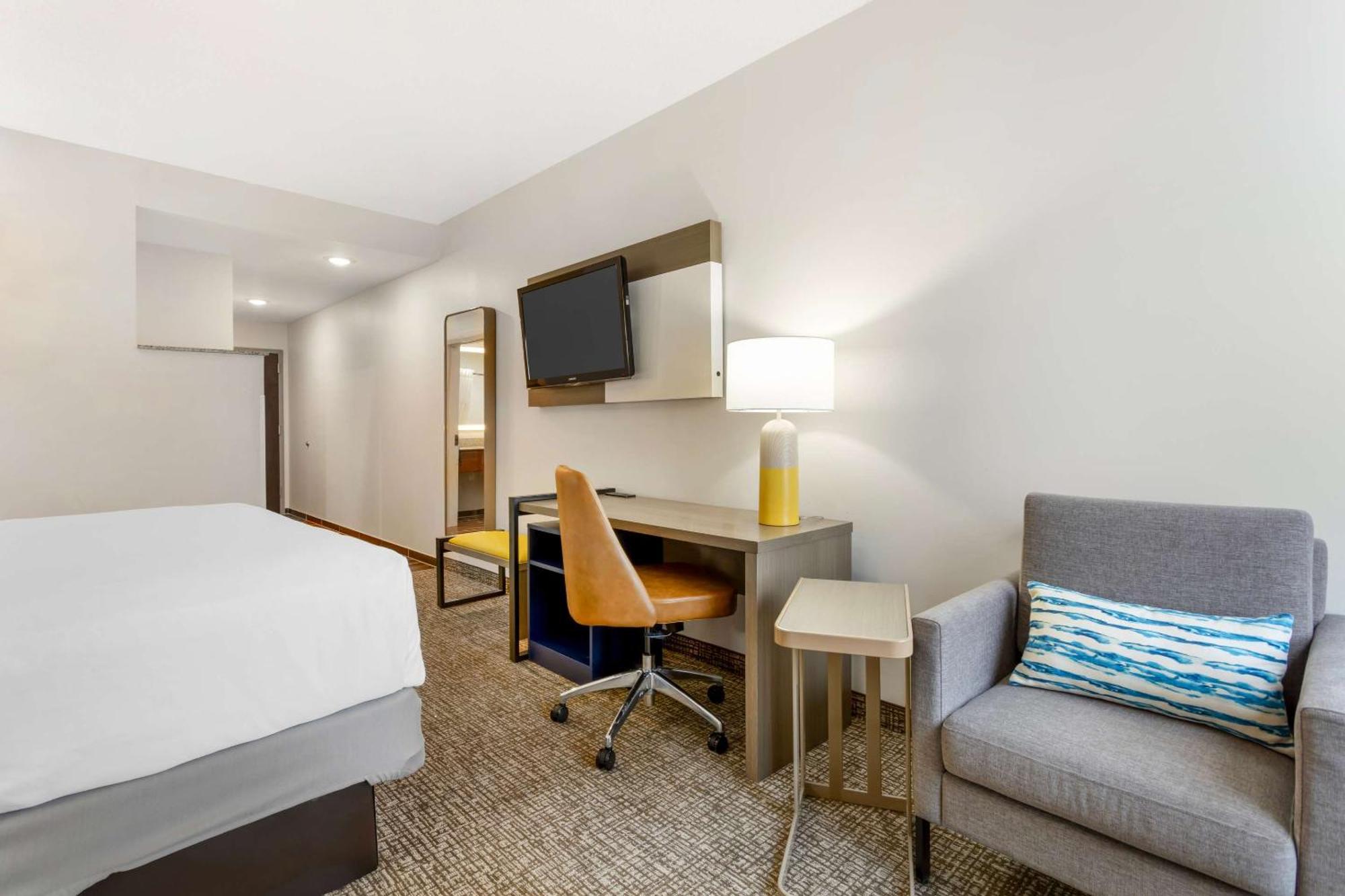 Comfort Suites East Brunswick - South River Eksteriør billede