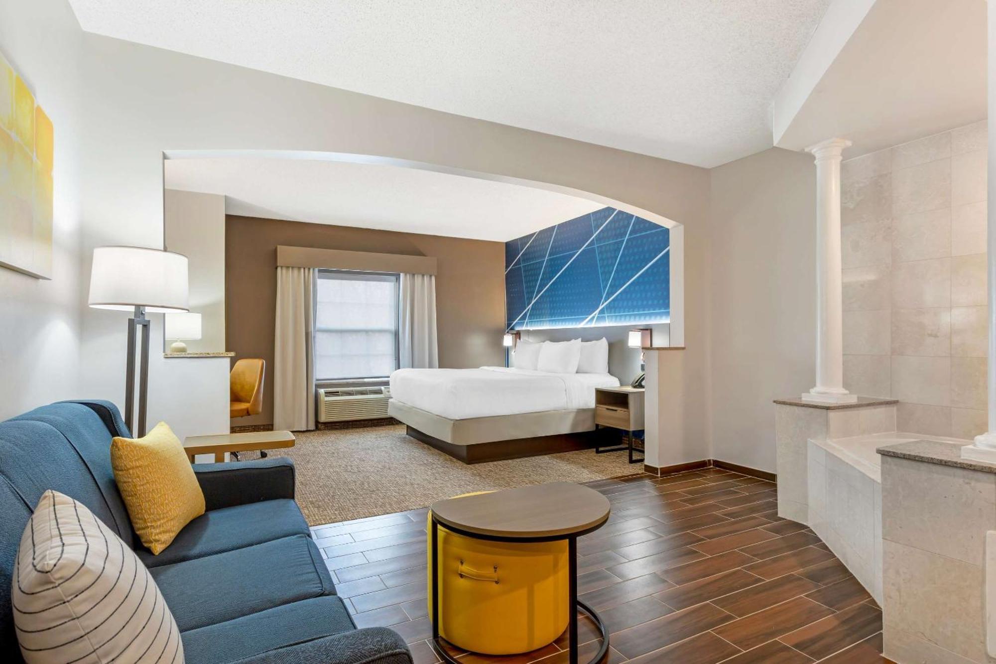 Comfort Suites East Brunswick - South River Eksteriør billede