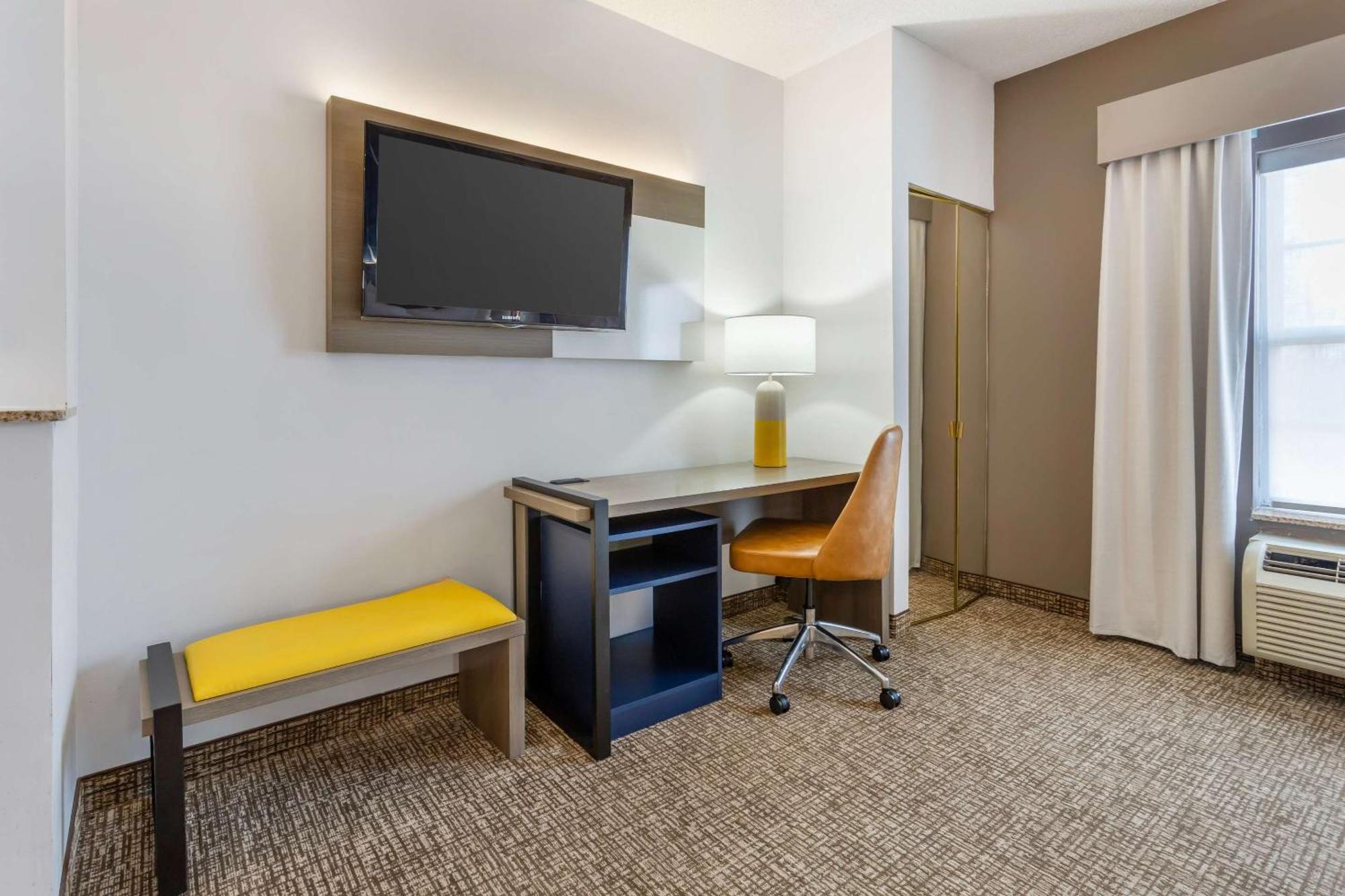 Comfort Suites East Brunswick - South River Eksteriør billede