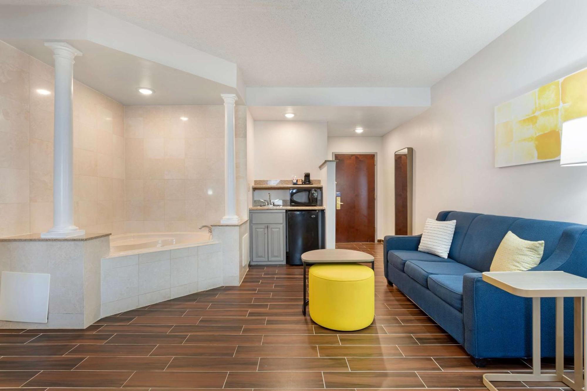 Comfort Suites East Brunswick - South River Eksteriør billede