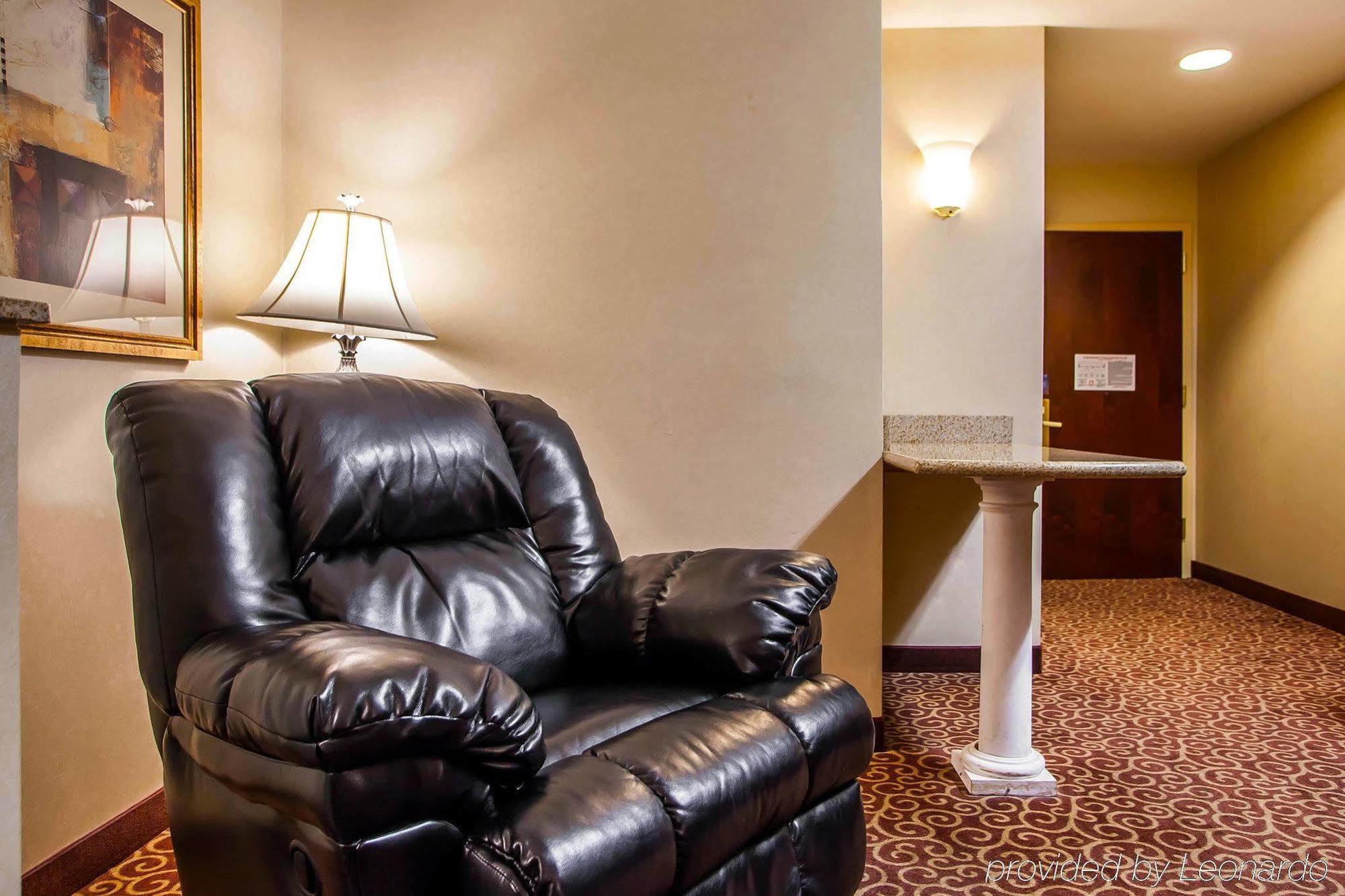 Comfort Suites East Brunswick - South River Eksteriør billede