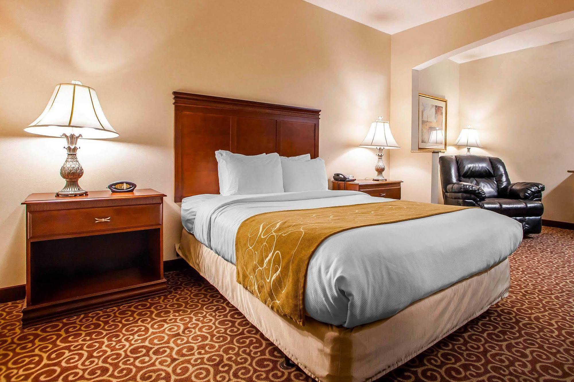 Comfort Suites East Brunswick - South River Eksteriør billede