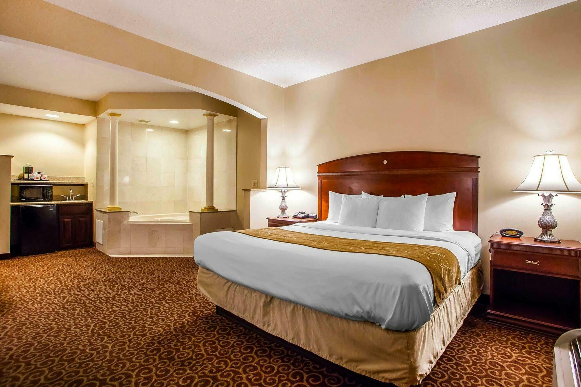 Comfort Suites East Brunswick - South River Eksteriør billede