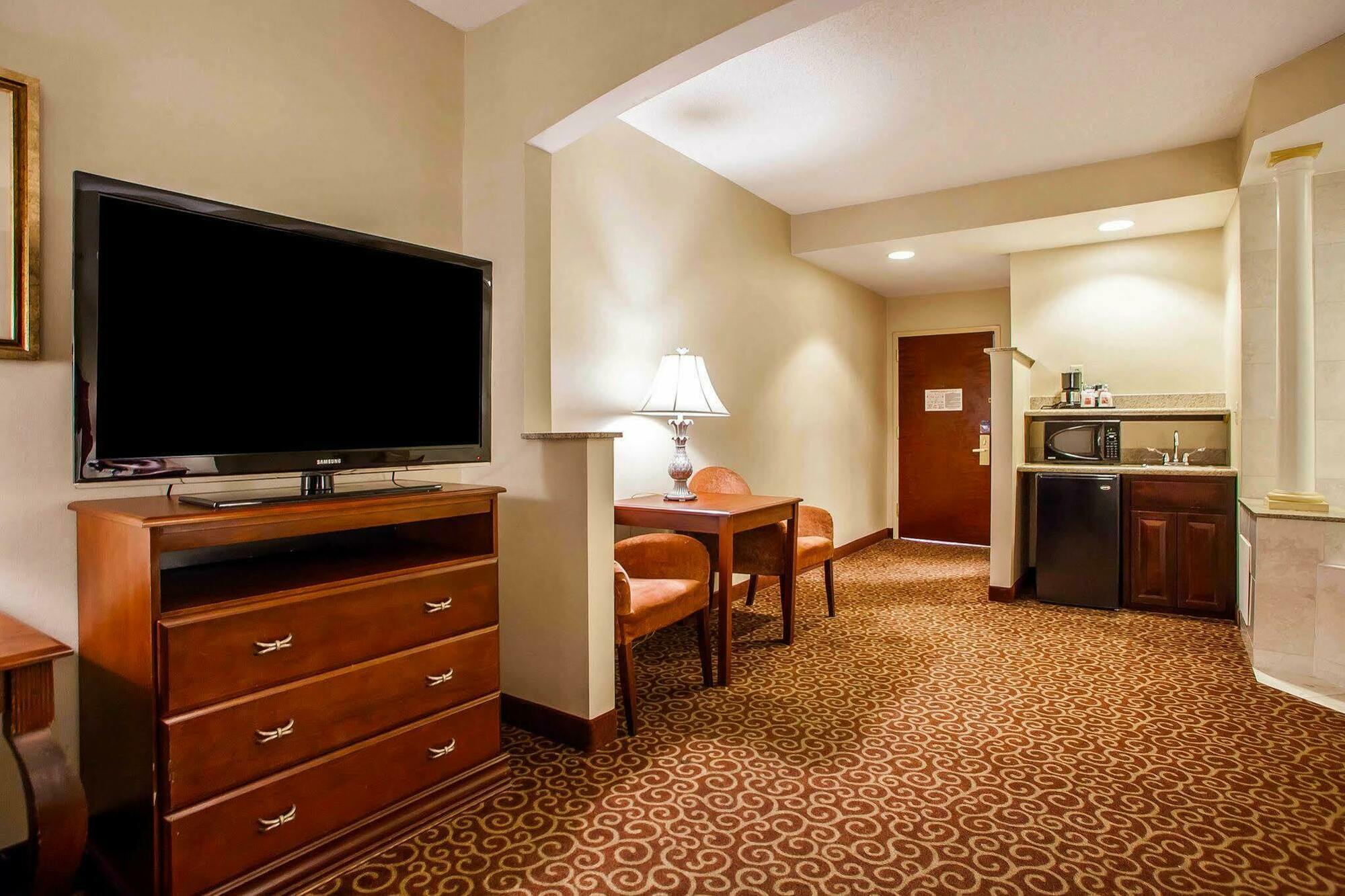 Comfort Suites East Brunswick - South River Eksteriør billede